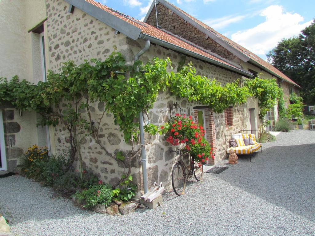 Domaine De La Jarrige Hotel Saint-Vaury Room photo